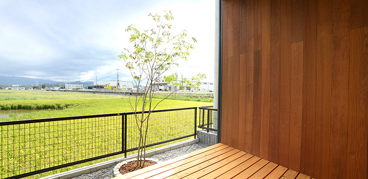 リビングから広がる田園風景で疲れを癒す