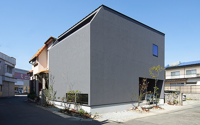 25坪の狭小地に建つホテルライクな家